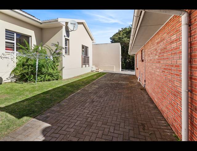 2 BEDROOM TOWNHOUSE TO LET IN GREENFIELDS